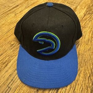 Preowned Mitchell & Ness Black Blue Atlanta Hawks NBA Basketball ball cap hat OS